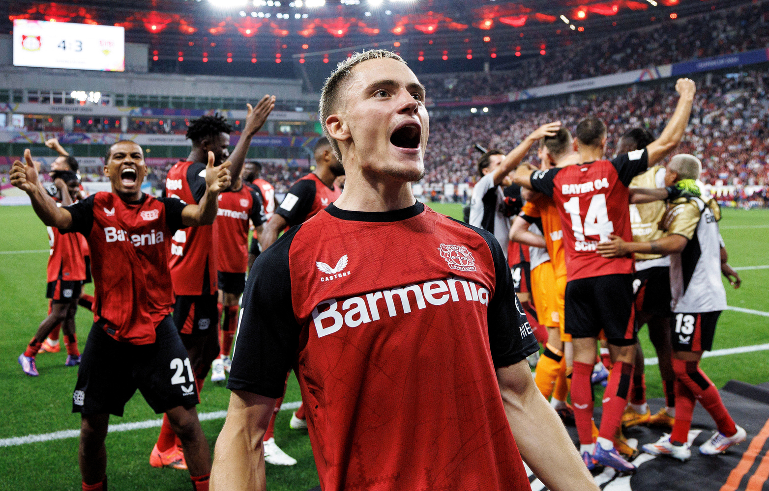 勒沃库森在德国足球场上大获全胜