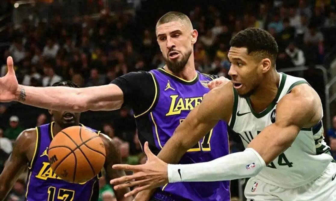 湖人队战罢落败，前锋组合难以挽回颓势的简单介绍