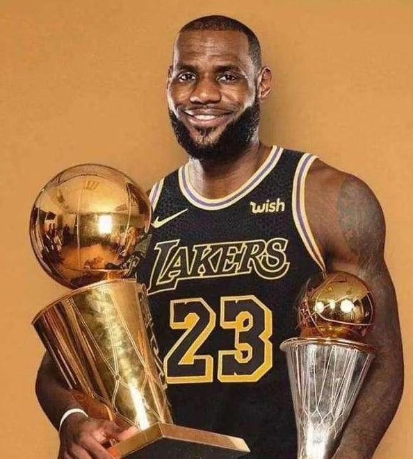 关于詹姆斯助湖人再次登上总冠军宝座，创下第4个总冠军记录！的信息