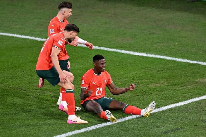 包含欧国联比赛胜负难分,球员状态火辣的词条 包含欧国联比赛胜负难分,球员状态火辣的词条